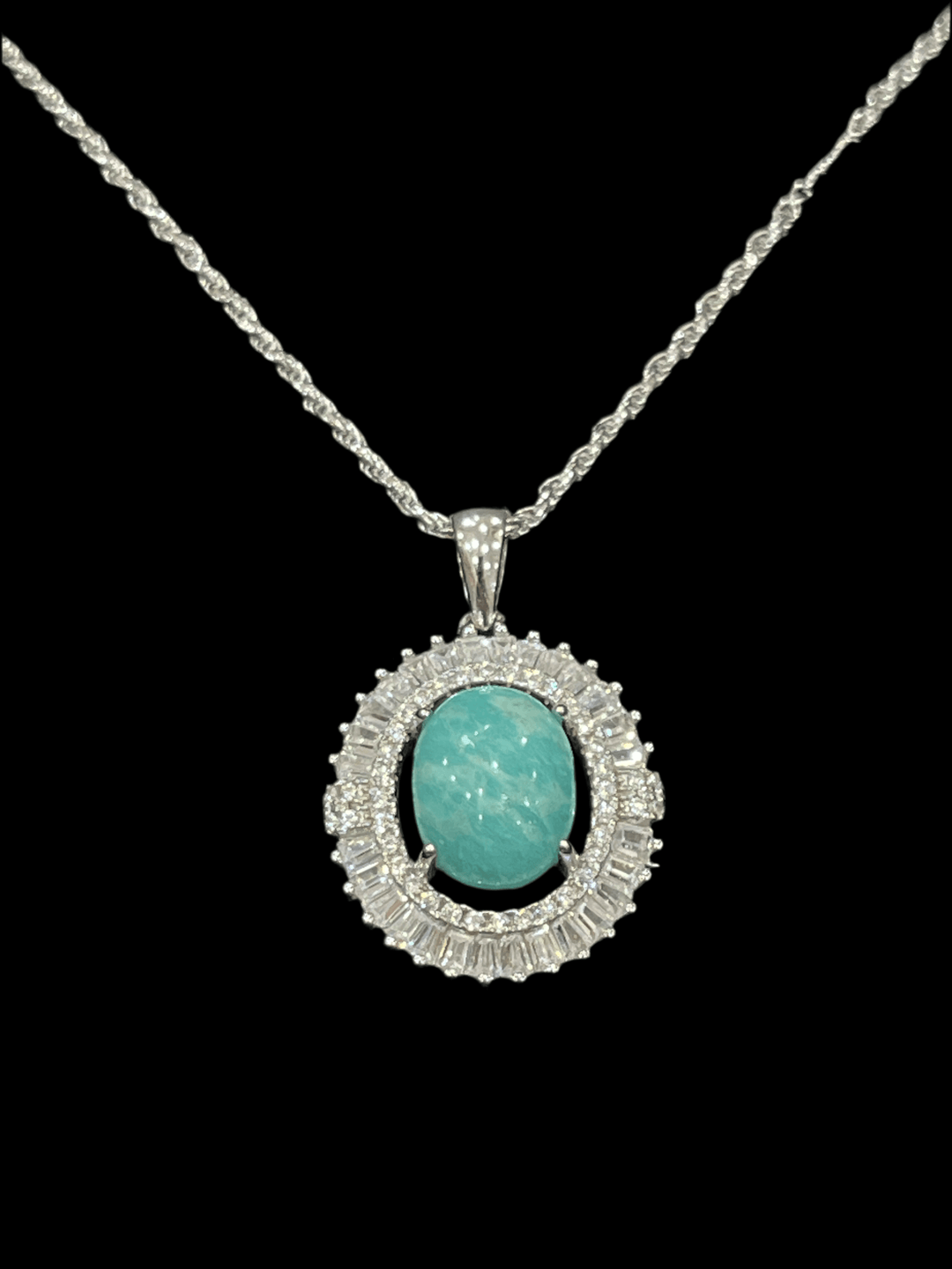 Stunning Zirconia Pendant Necklace: A Statement of Sophistication