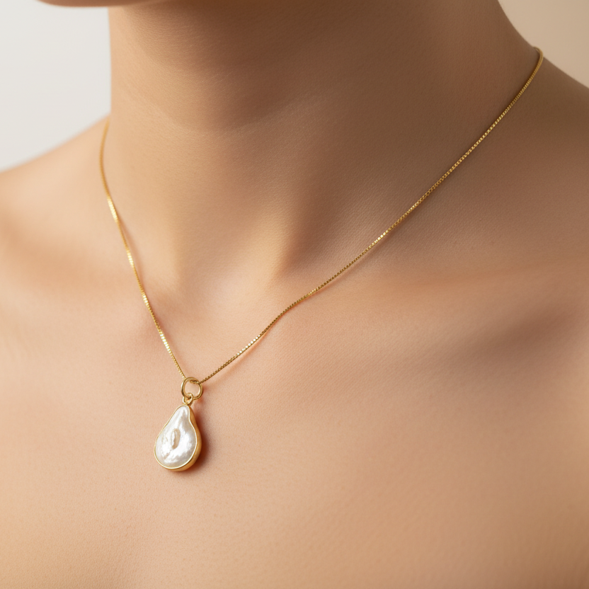 Mother of Pearl Teardrop Necklace - Timeless Gold-Plated Elegance