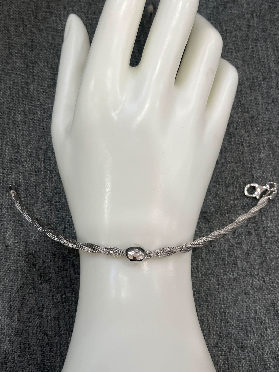 Singular Spark: Sterling Silver Round Bracelet - Saras Beads & Jewellery