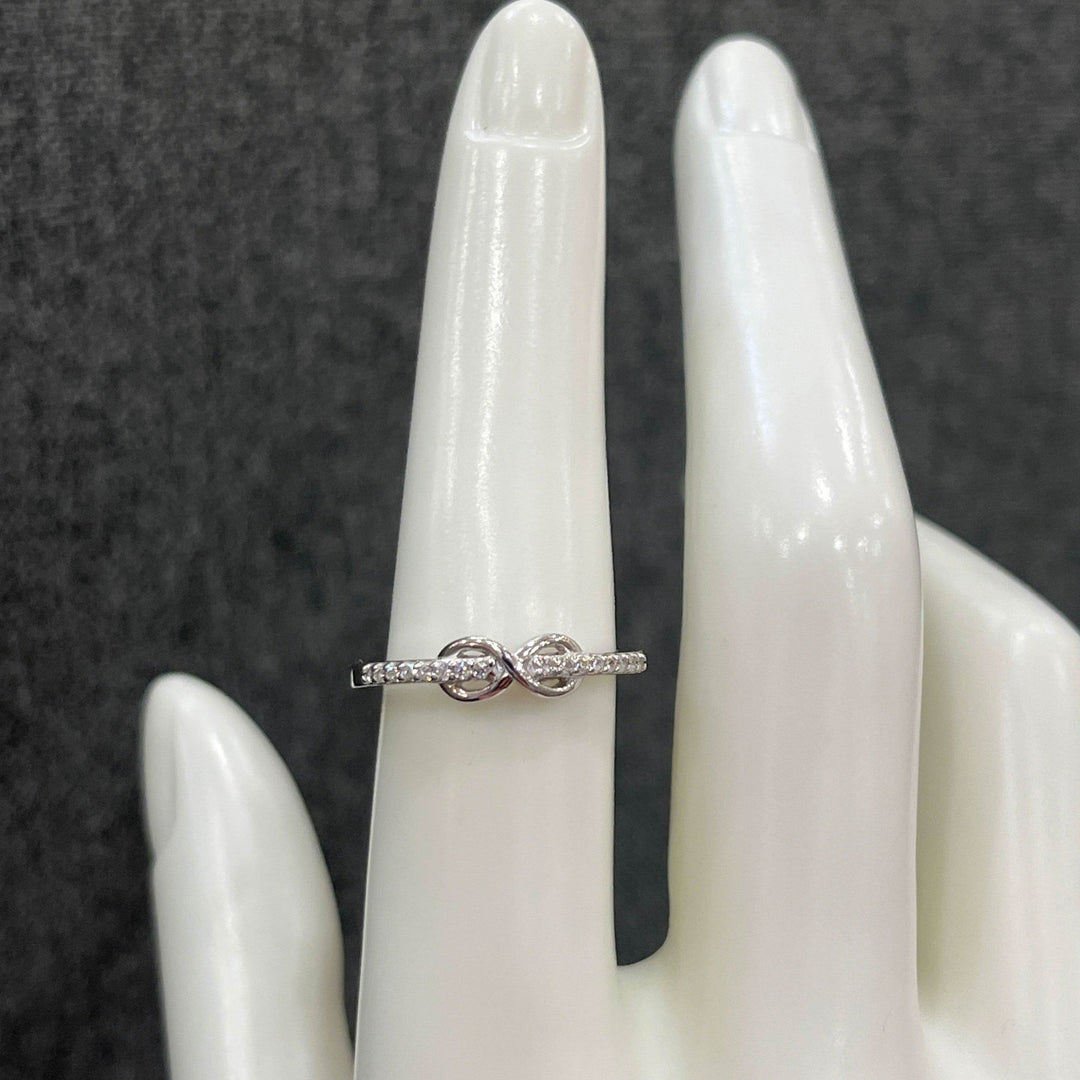 Sterling Silver Infinity Ring – Timeless Elegance and Meaning