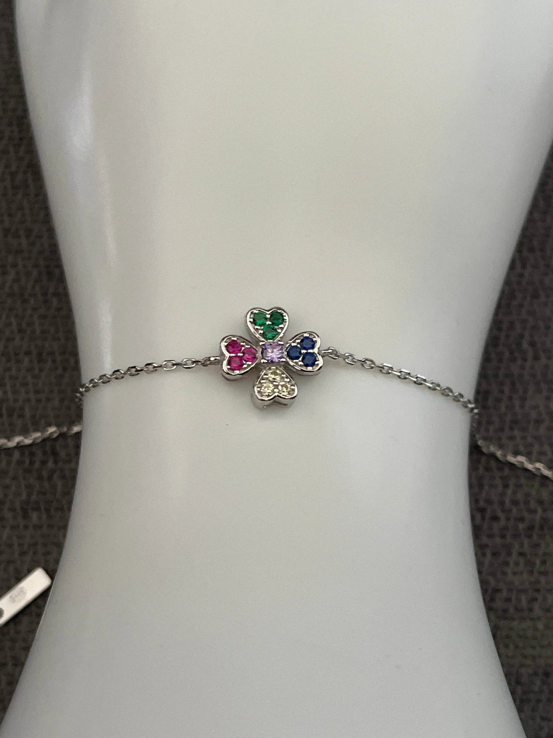 Vibrant Multicolor Flower Bracelet: A Bloom of Beauty on Your Wrist