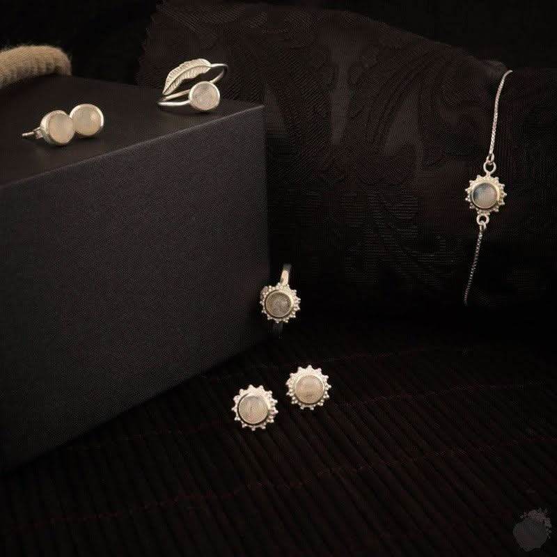 Moonstone Jewelry: Luminous Dreams Magic