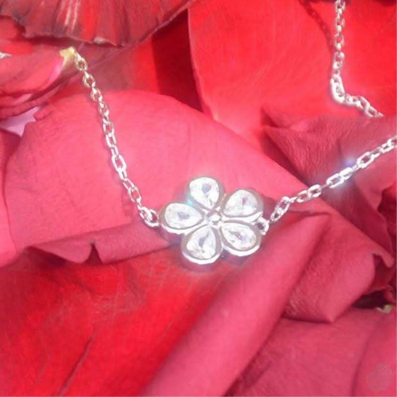 Radiant Sterling Silver Bracelet with Zircon Flower – Sparkling and Timeless
