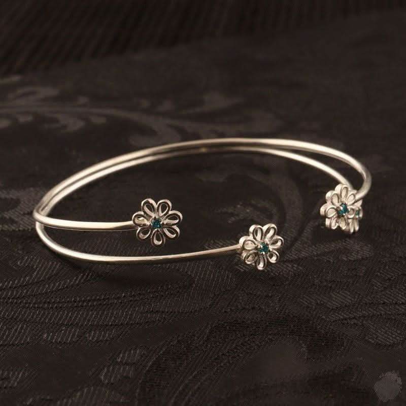 Topaz Twirl: Daisy Blue - Saras Beads & Jewellery
