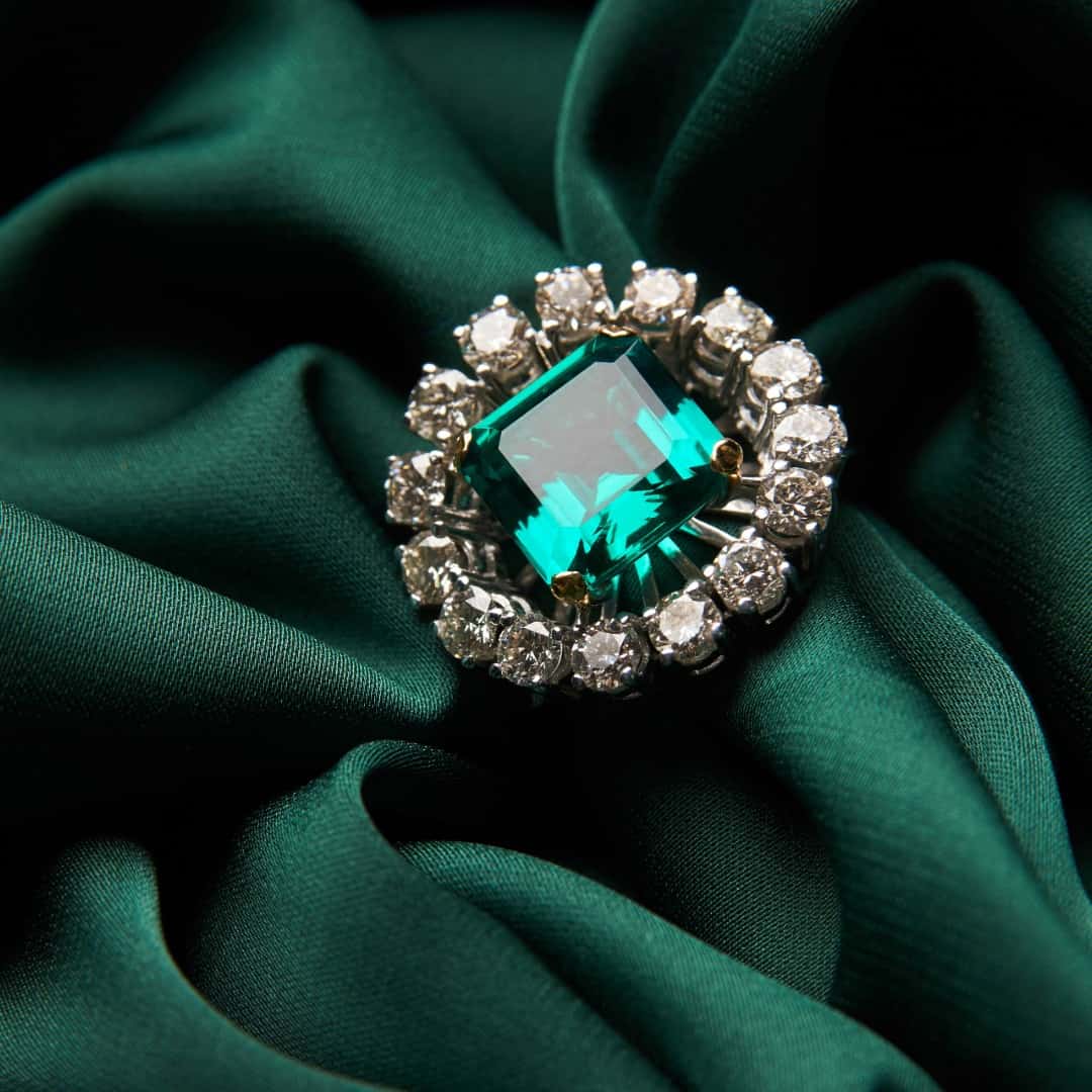 Jewellery with Emerald: Timeless Green Elegance