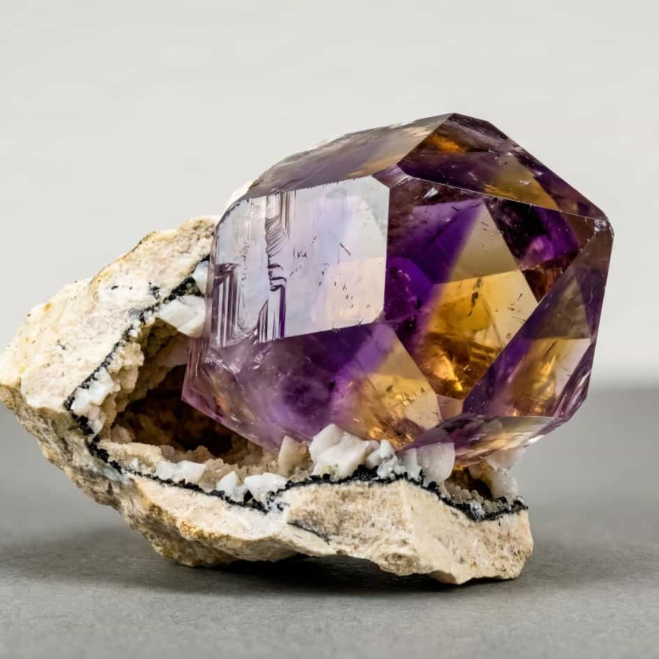 Natural Quartz Crystals: Discover Their Unique Beauty and Benefits