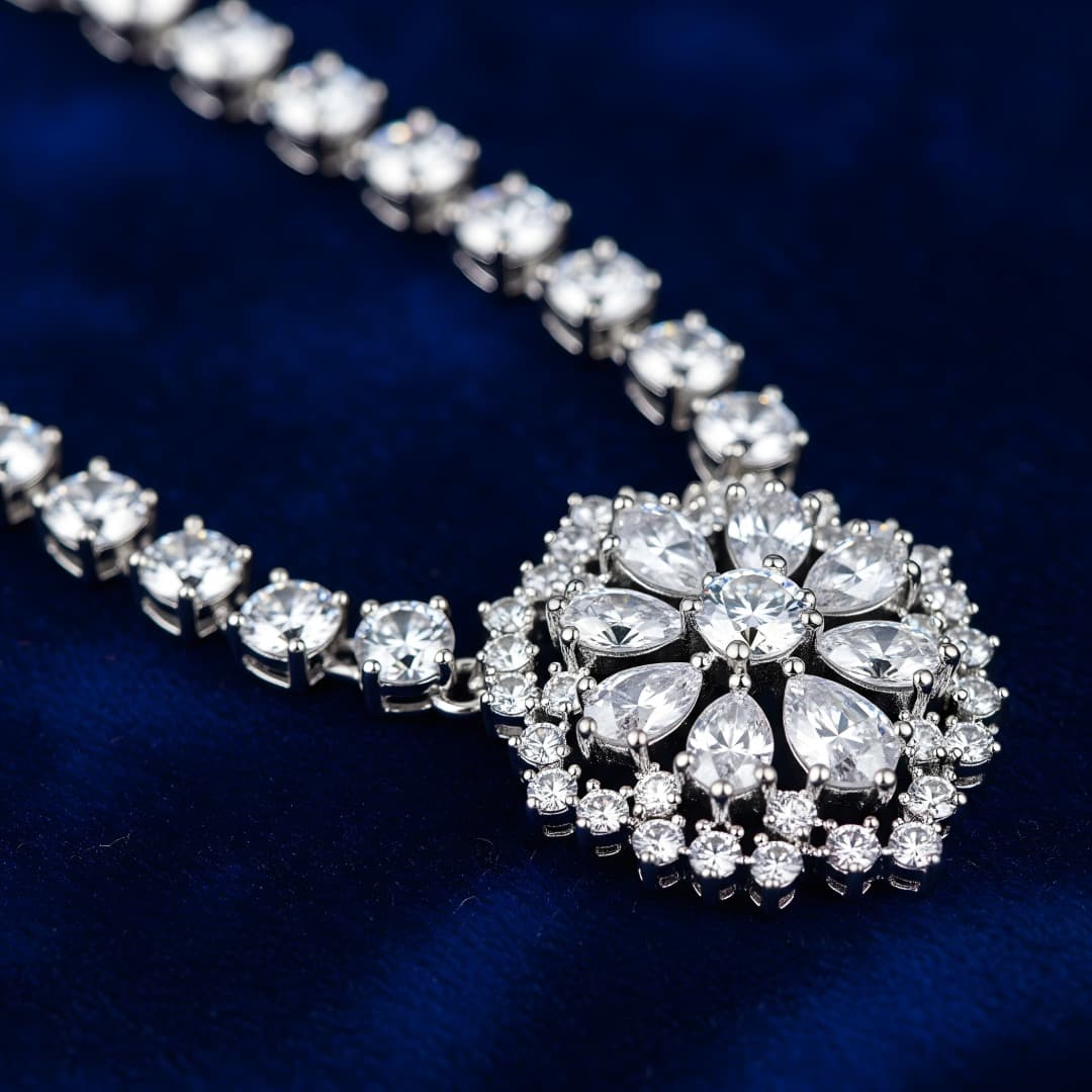 Stylish Silver Flower Necklace Accessories for Any Occasion