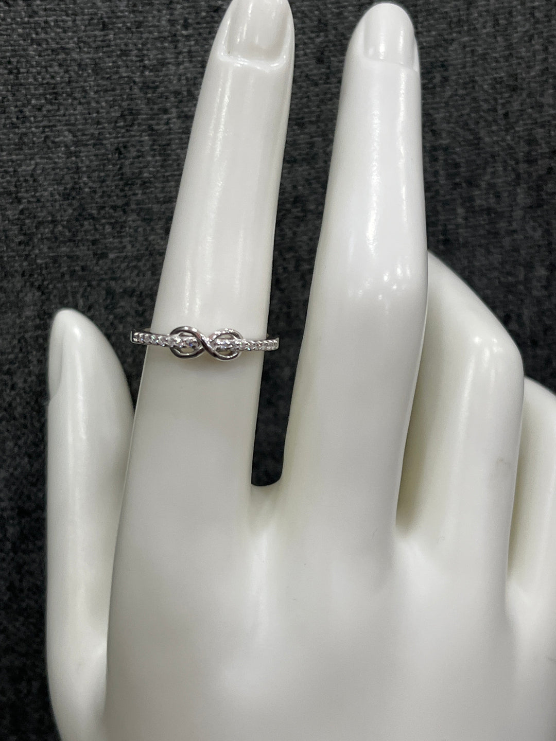 Sterling Silver Infinity Ring – Timeless Elegance and Meaning