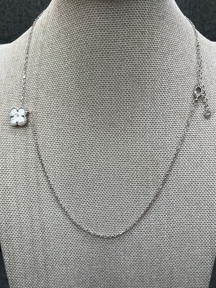 Clover Necklace with Sparkling Zirconia – Limited Edition in 3 Colours