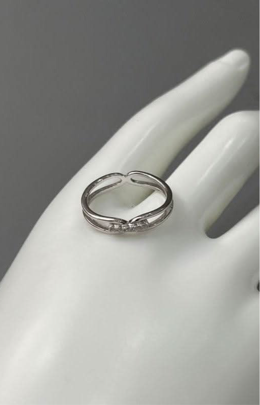 Classic Sparkle: Single Sterling Silver Zirconia Ring