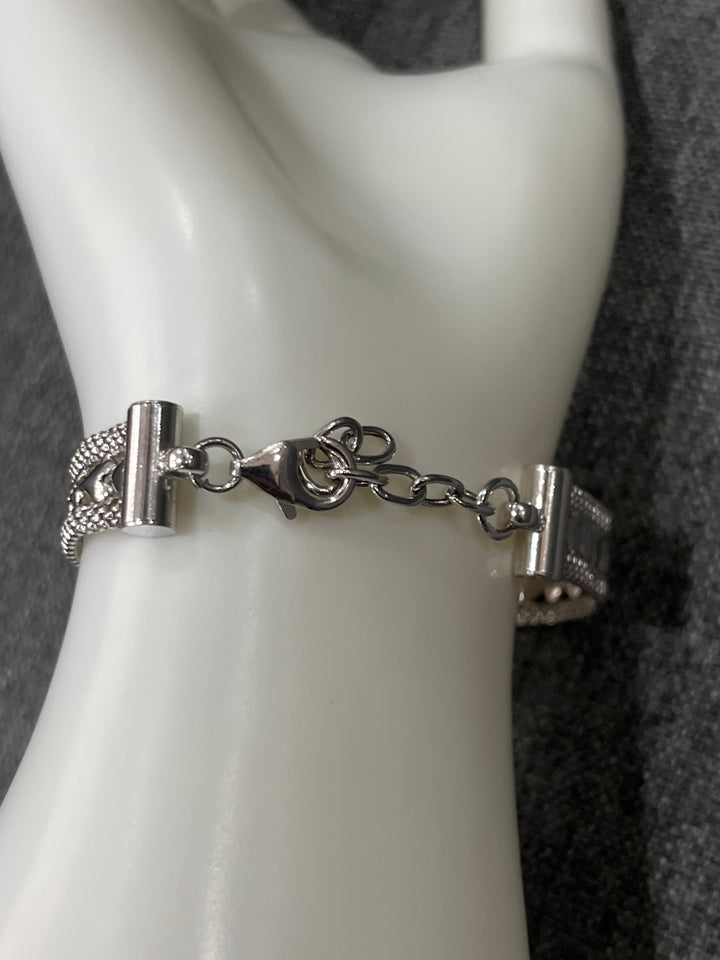 Mediterranean Love: Sterling Silver Heart-Inspire Bracelet