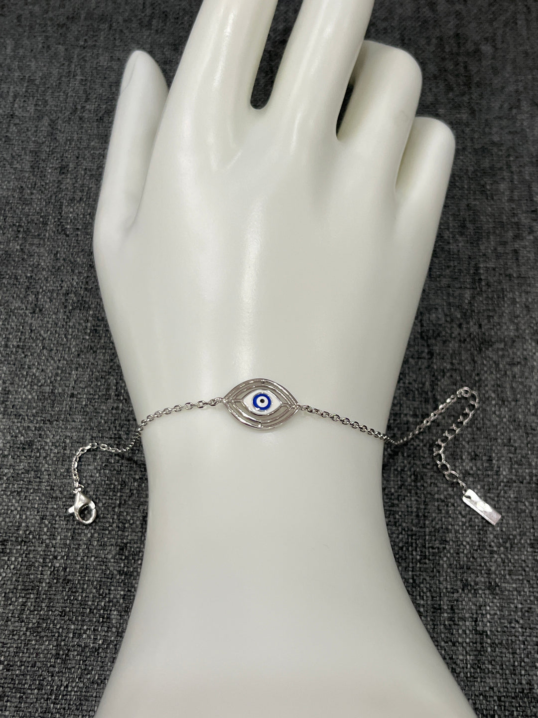 White Evil Eye Bracelet – Elegant Protection in a Timeless Design