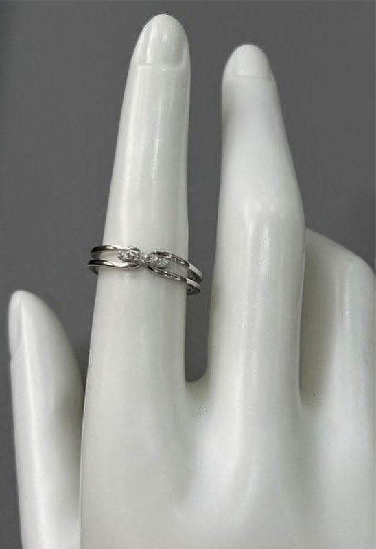 Classic Sparkle: Single Sterling Silver Zirconia Ring