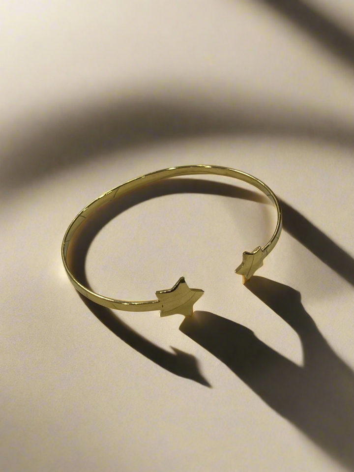 Elegant Gold-Plated Star Bangle – A Timeless Accessory for Every Occasion