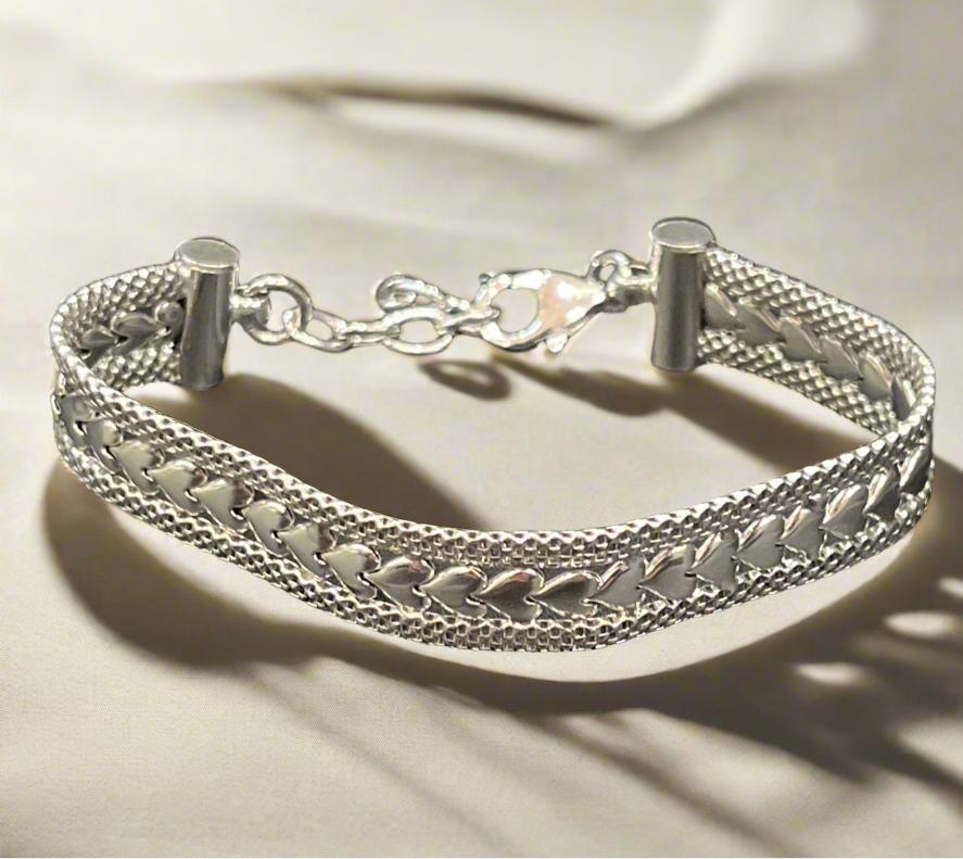 Mediterranean Love: Sterling Silver Heart-Inspire Bracelet