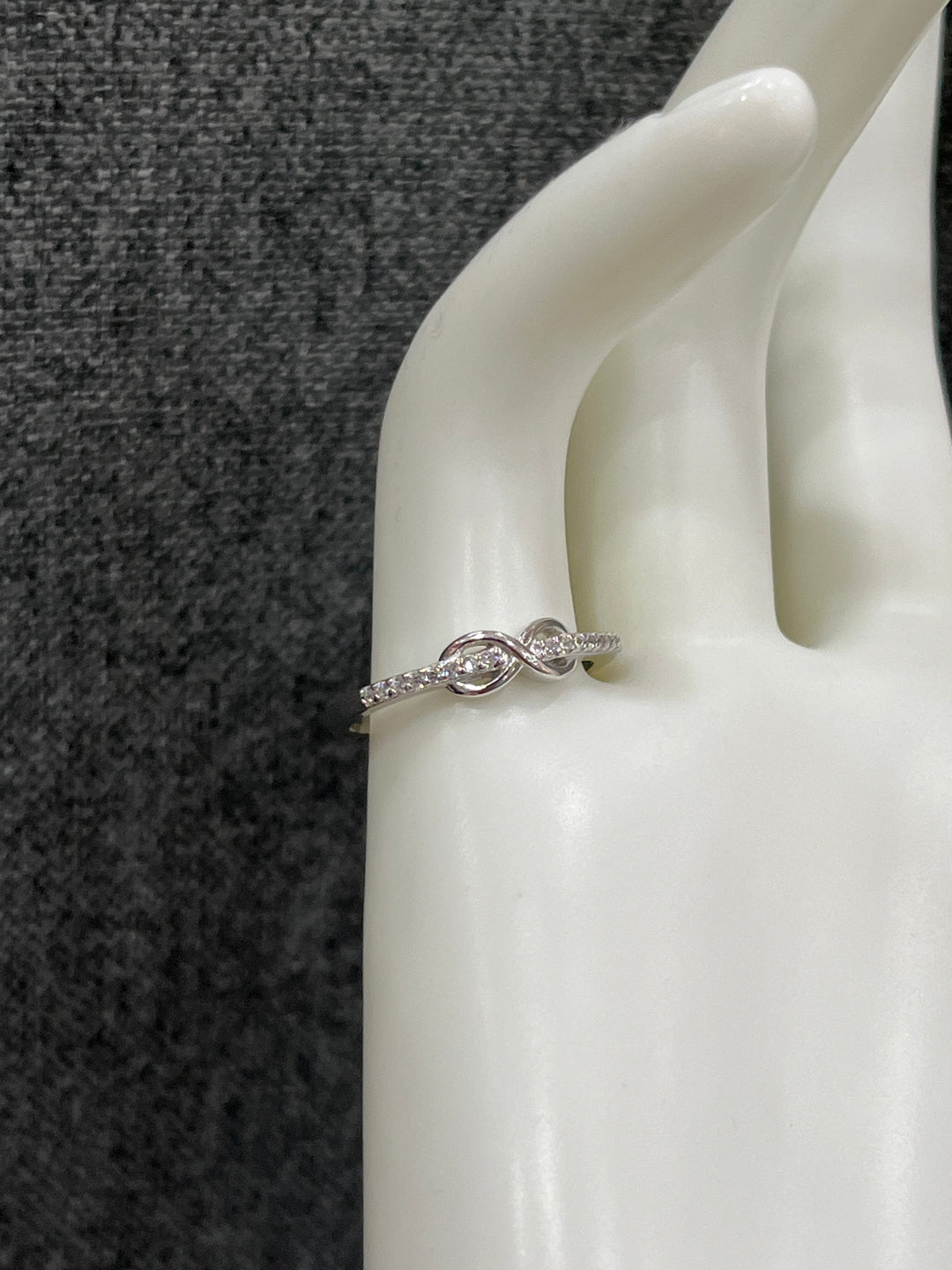 Sterling Silver Infinity Ring – Timeless Elegance and Meaning