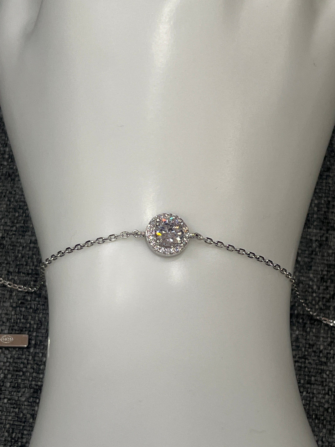 Exquisite Sterling Silver Bracelet with Sparkling Diamond Zirconia