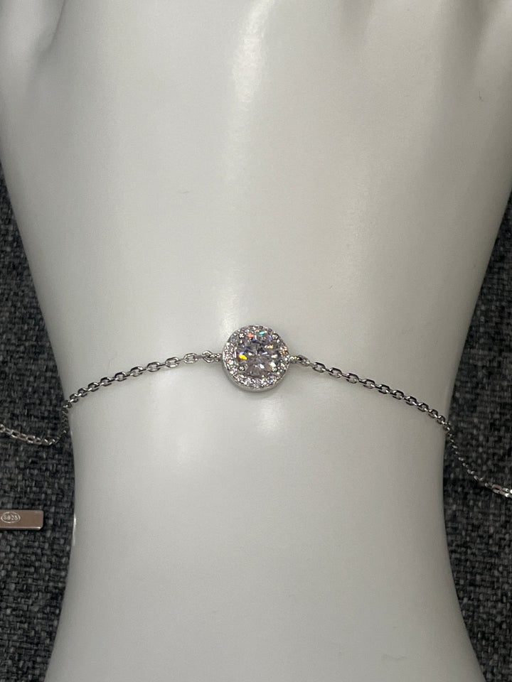 Exquisite Sterling Silver Bracelet with Sparkling Diamond Zirconia