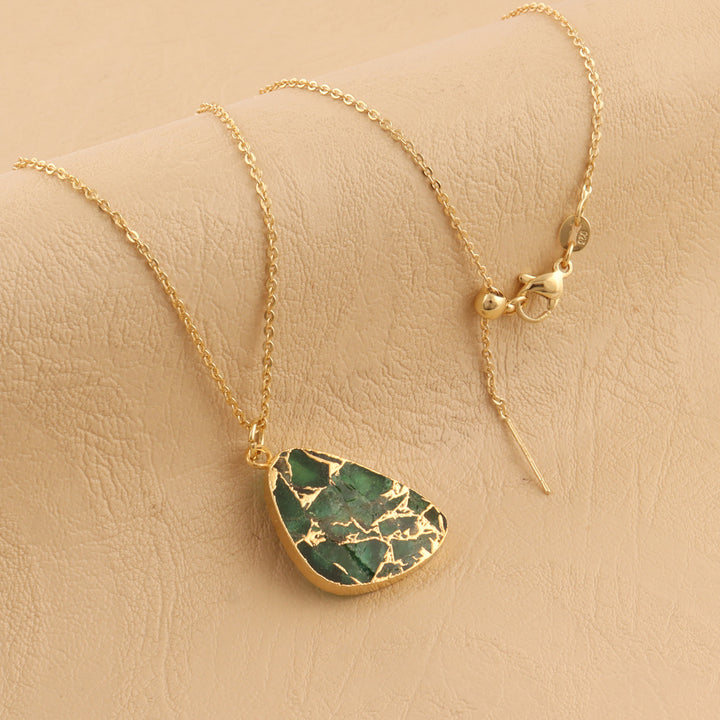 Emerald Necklace: Exquisite Emerald Necklace for a Timeless, Luxurious Look