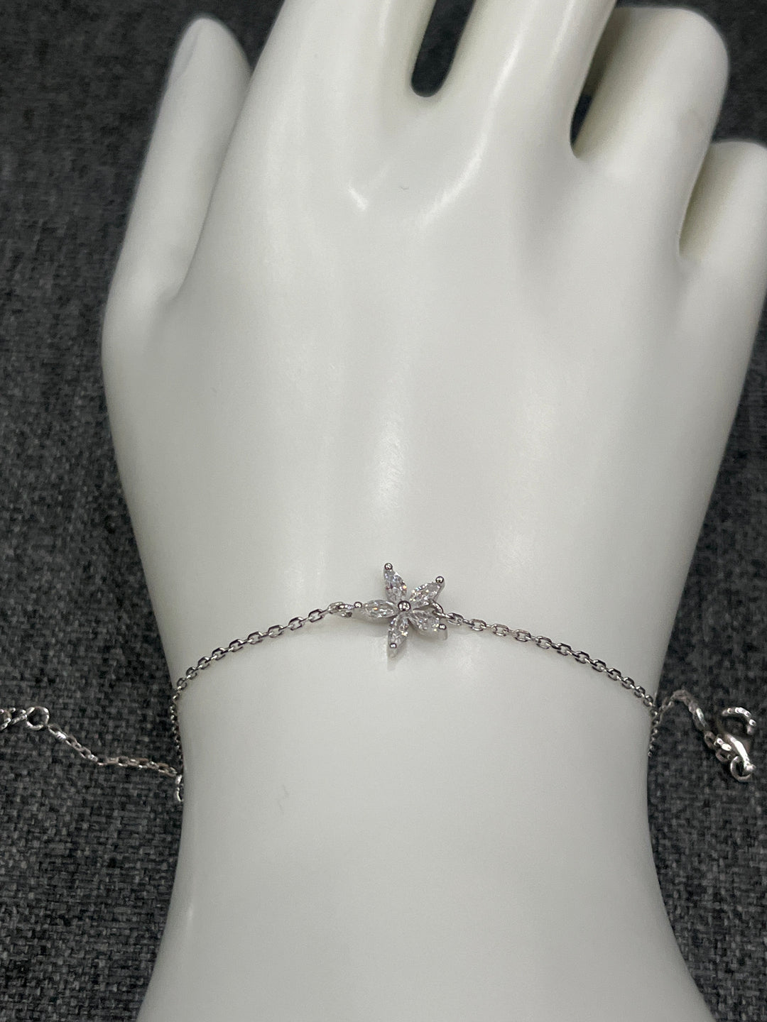 Sterling Silver Bloom Star Bracelet – A Radiant Touch of Elegance