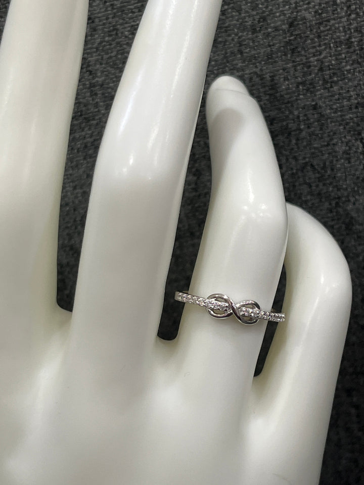 Sterling Silver Infinity Ring – Timeless Elegance and Meaning