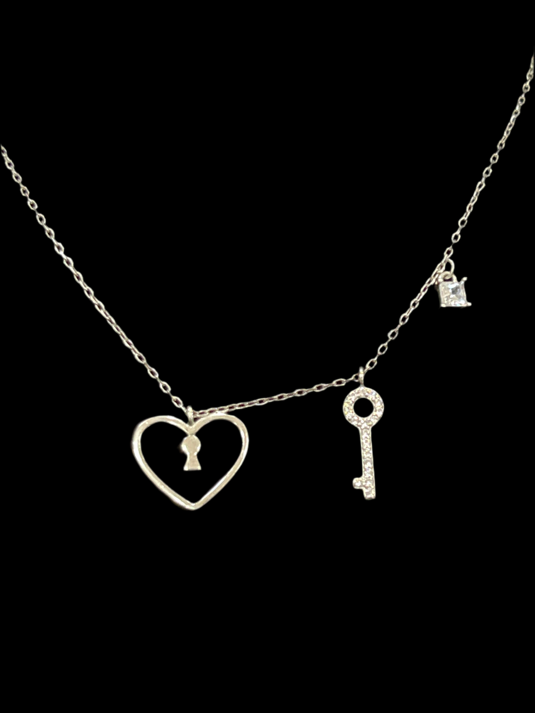 Key to Love: Sterling Silver Shiny Necklace with Heart and White Gem