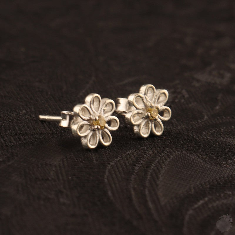 Citrine Sunshine: Daisy Radiance