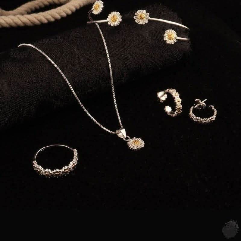 Meadow Delight: Classic Daisy - Saras Beads & Jewellery
