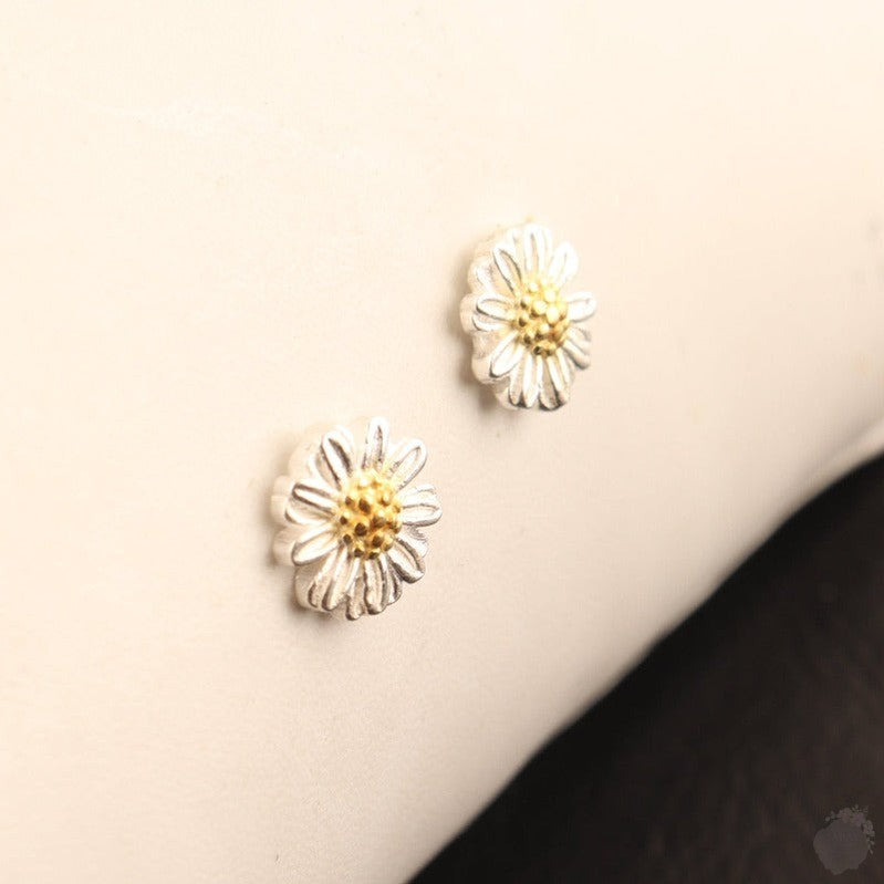 Silver Daisy Studs