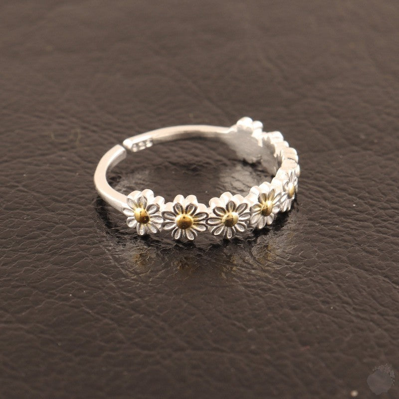 Silver Eight Daisies Ring