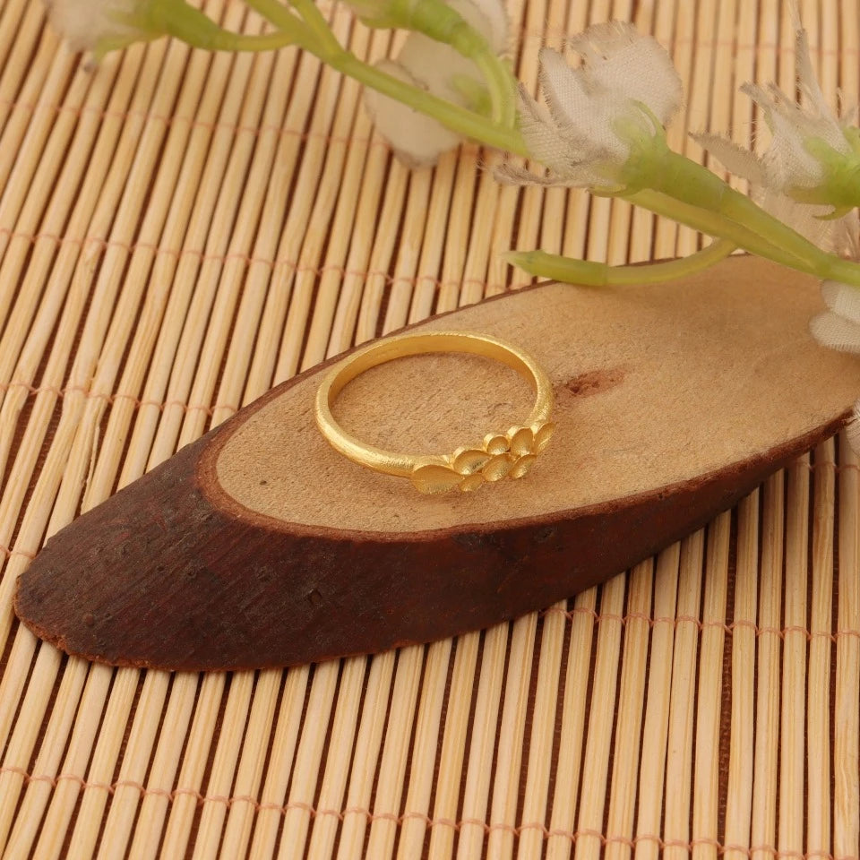 Eternal Blossom: Exquisite Thin Gold-Plated Ring with Eight Petals - SBJ